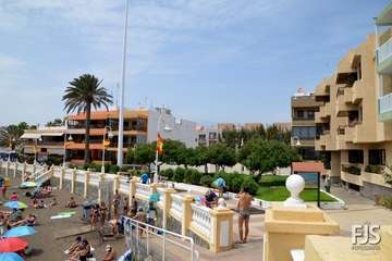 El Ayuntamiento impulsa una nueva campaña de concienciación medioambiental en las playas del municipio (Foto TA)